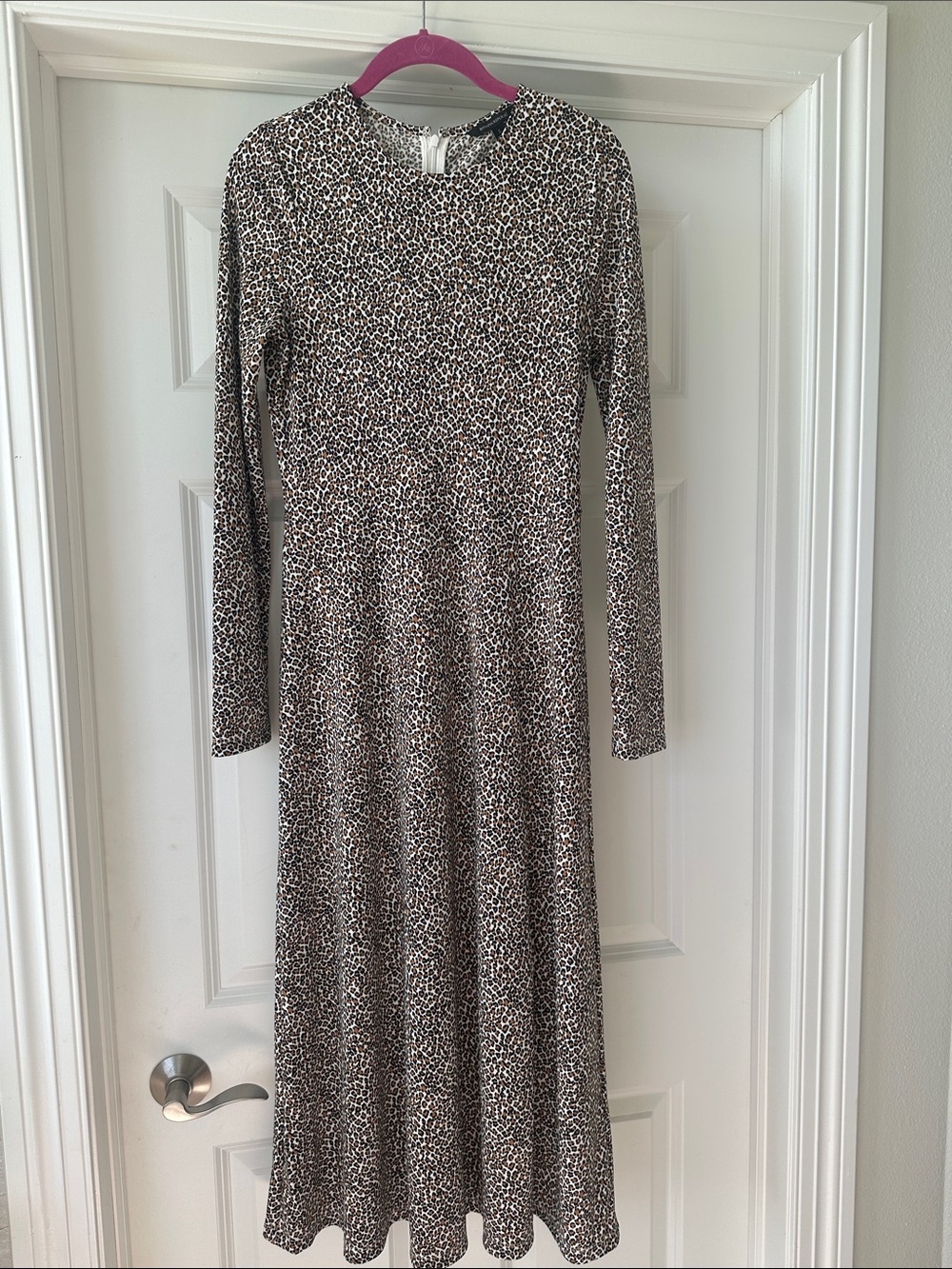 Banana Republic Long Sleeve Leopard Print knit Maxi Dress -